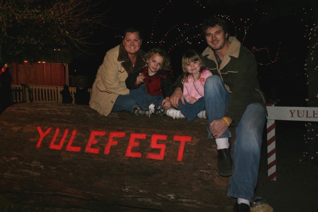 Hildebrand Christmas ScreenSaver/640x480_2005-12-22-46 Trail of Lights.jpg
